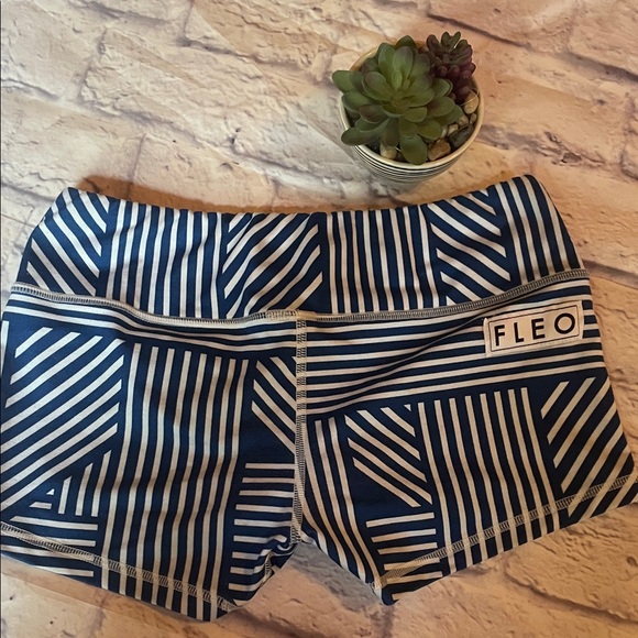 Fleo Women's Navy Geometric Shorts - Picture 1 of 4